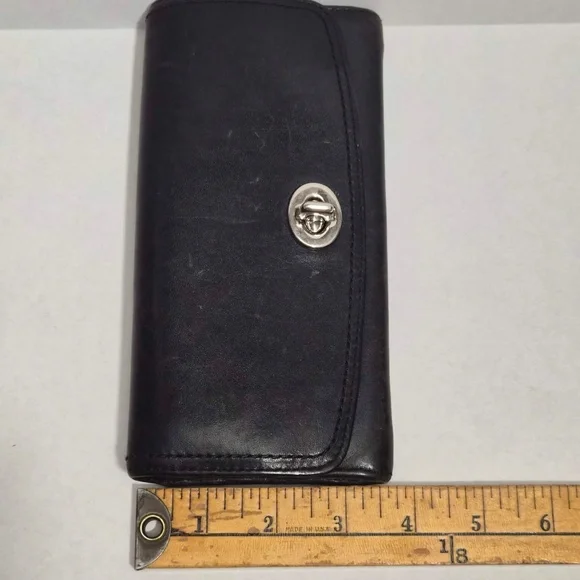 Coach Vintage 90s Iconic Old Money Turn Lock Timeless Soft Black Leather Wallet - Picture 7 of 7